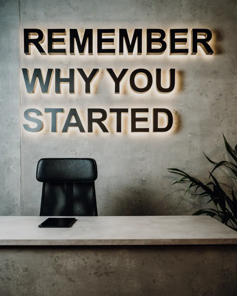A FrostFit recepciója, a falon Remember why you started felirattal